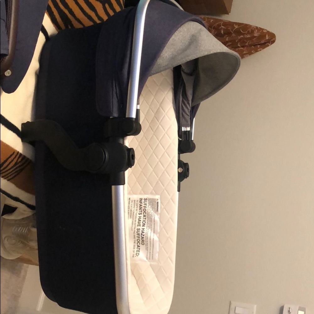 ❌Sold❌ Silver cross wave bassinet